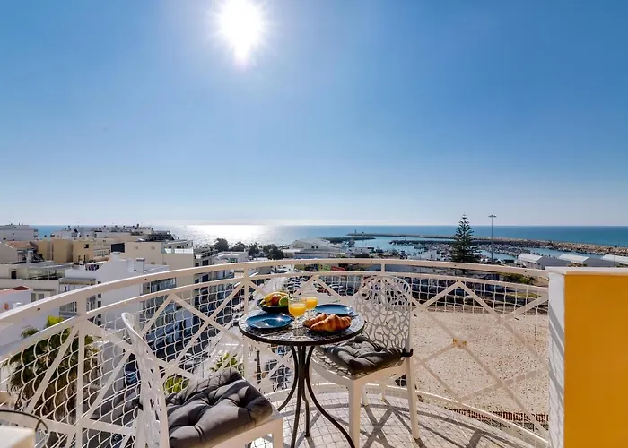 Al - Ocean Wide View